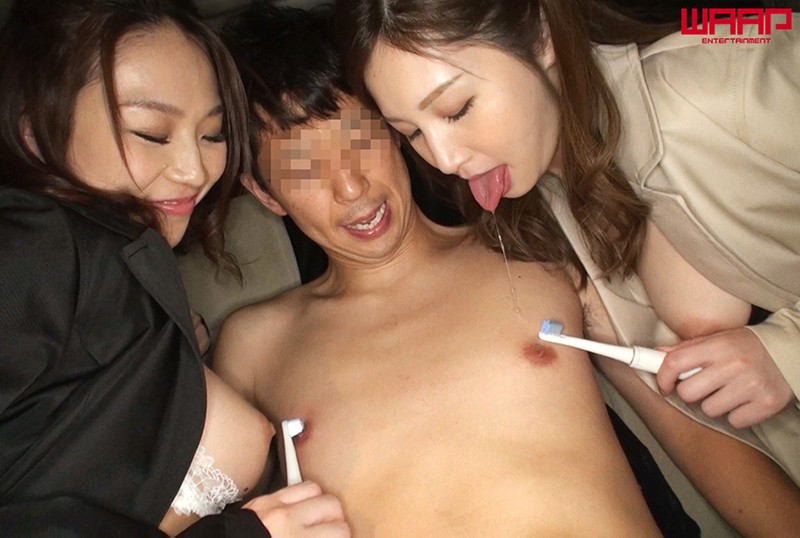佐々木あきと八乃つばさが電動歯ブラシで乳首責め